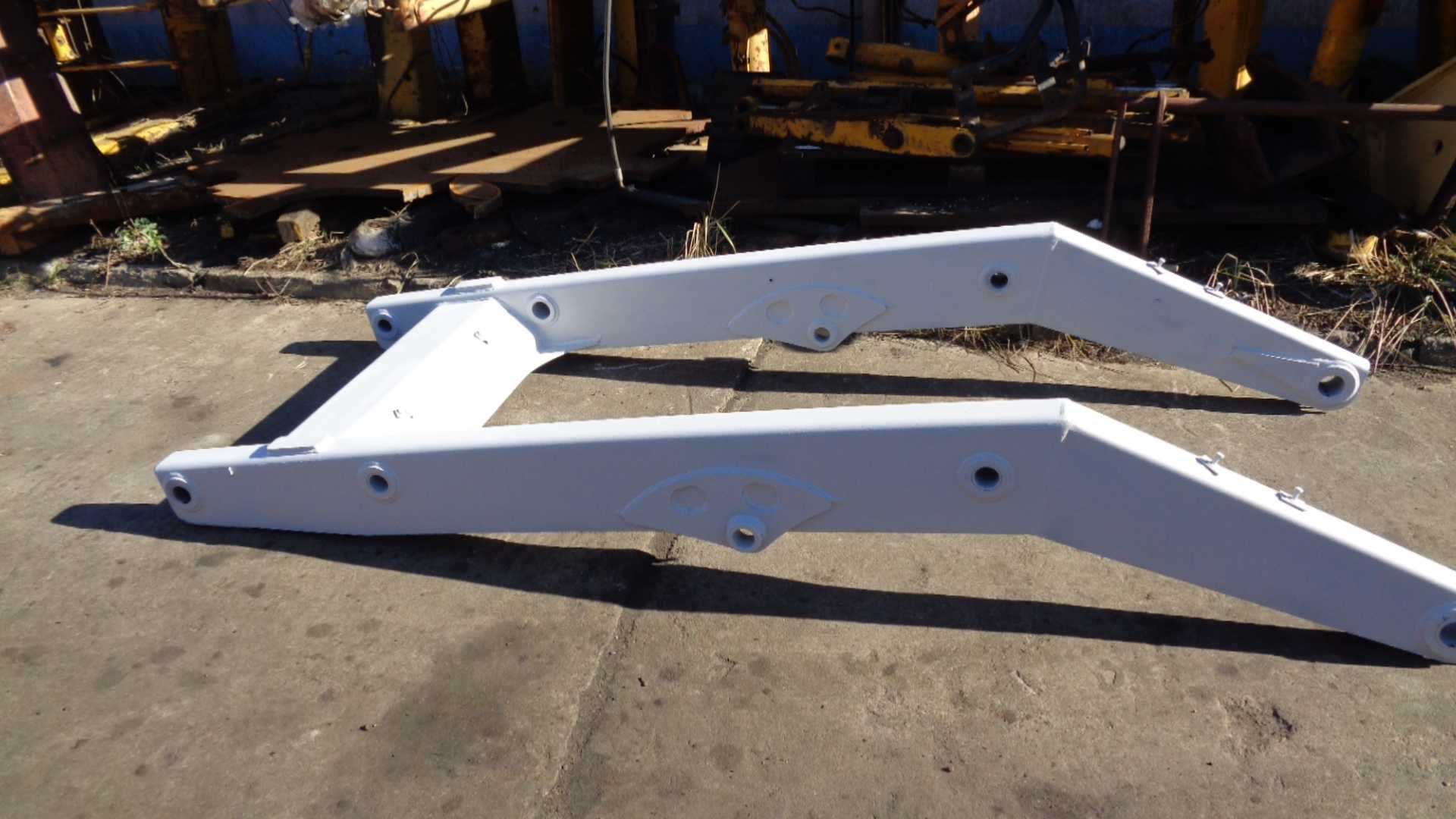 New Holland 115 Case 695 Fiat Hitachi FB 200 ramie koparkowe przednie