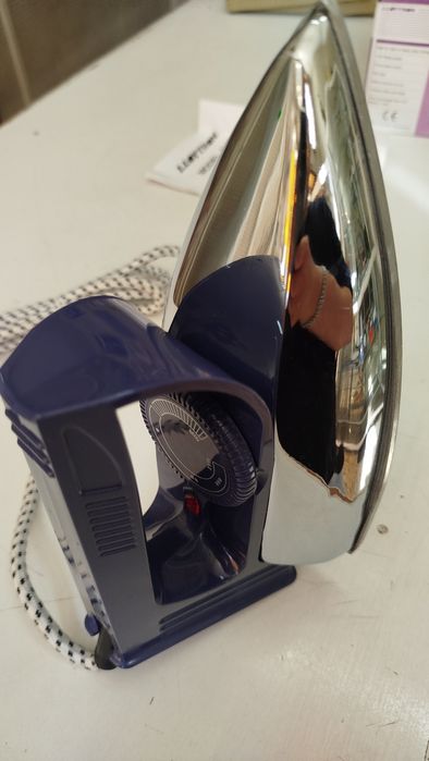 Ferro de engomar a seco Lloytron