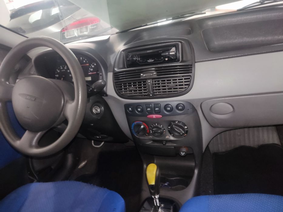 Fiat Punto CAIXA AUTOMÁTICA SÓ 3250€