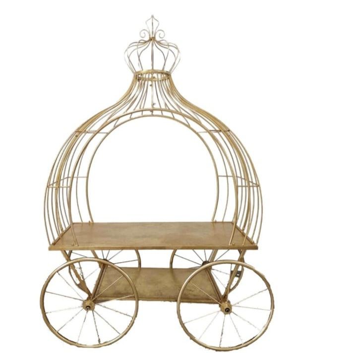 Coche dourado com mesa de apoio