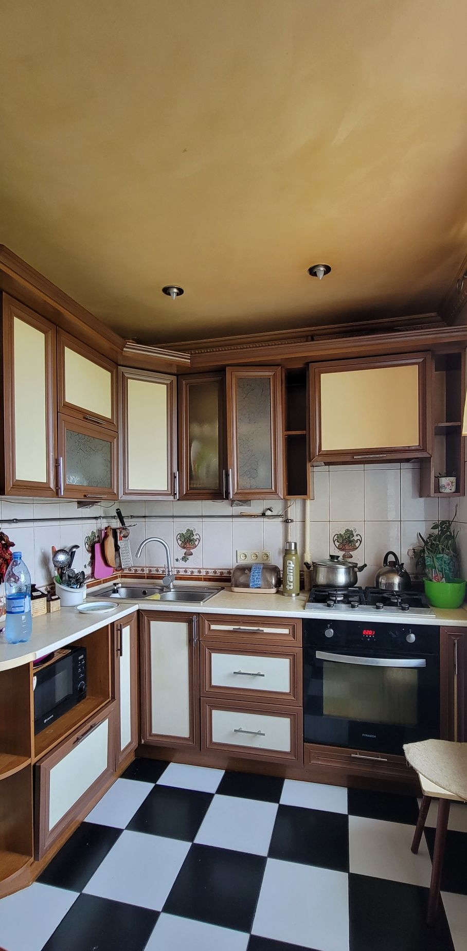 Продаётся уютная 3 комнатная квартира по пр. В.Стуса