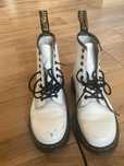 Białe buty Dr. Martens 1460