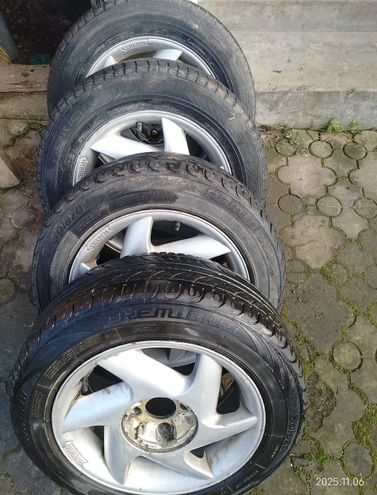 Колеса на автомобіль.  .