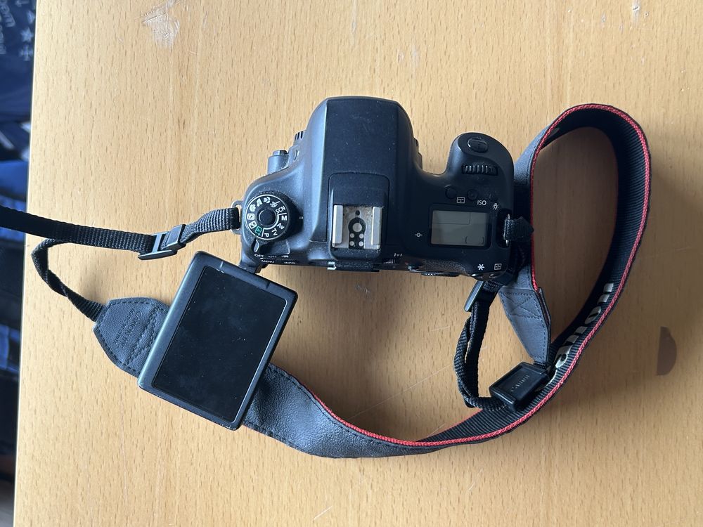 Canon 760d Corpo com carregador, bateria extra, e mochila Canon