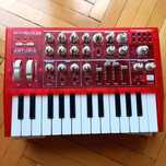 Arturia Microbrute Red - syntezator analogowy.