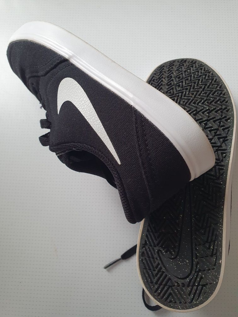 Nike SB pretas unissexo