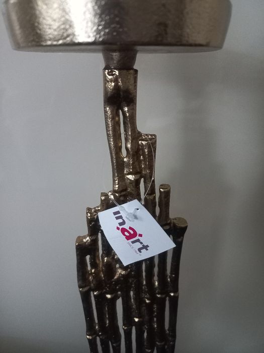 Figurka dekoracyjna z metalu.