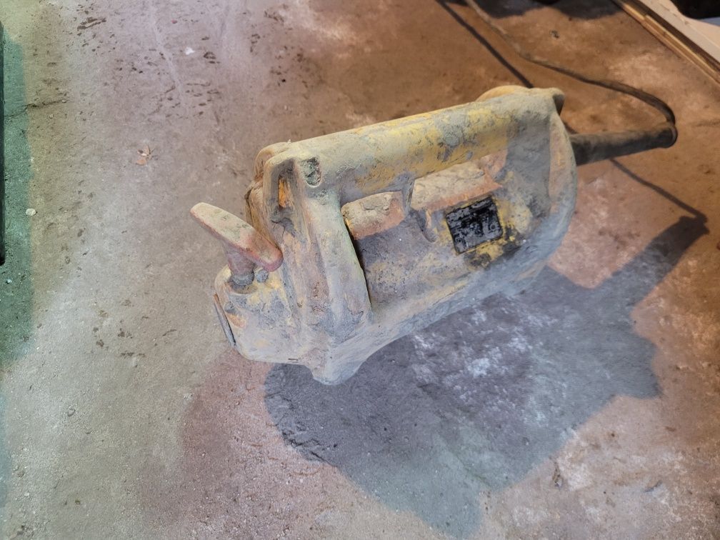 Wibrator do betonu Elektryczny napęd wibratora do betonu Wacker Neuson