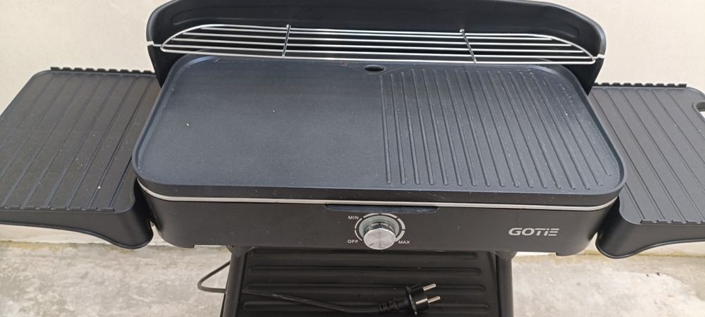 Grill elektryczny Stojący GOTIE  2200W