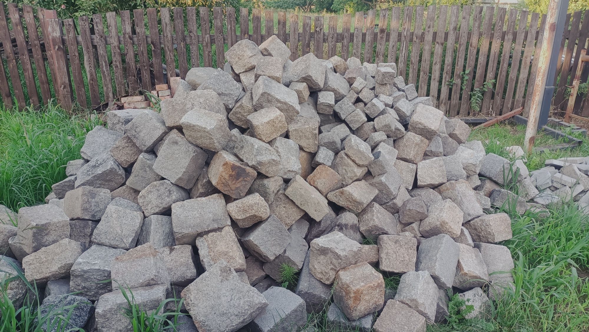 Kostka granit kamień naturalny ścieżki chodnik