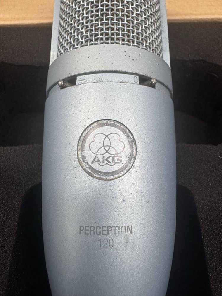 Mcrofone AKG perception 120