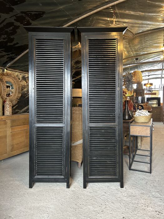 szafa drewniana wąski słupek regał shuttersy czarna kolonialna biuro