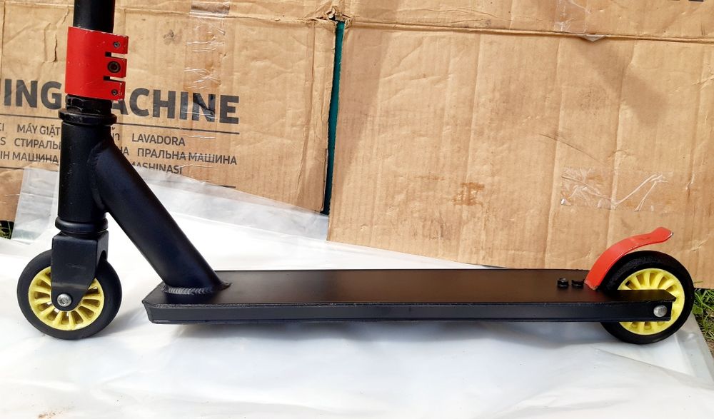 Трюковий самокат.