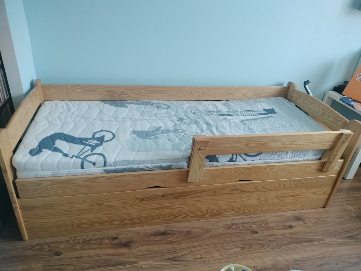 Łóżko pojedyncze sosnowe ze skrzynią + meble IKEA Trofast