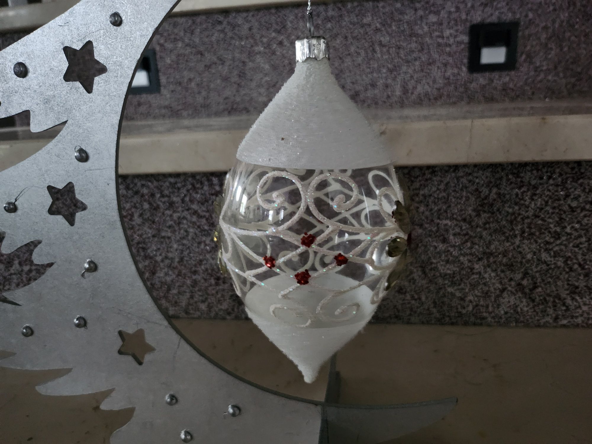 Bombki ręcznie malowane na stojaku