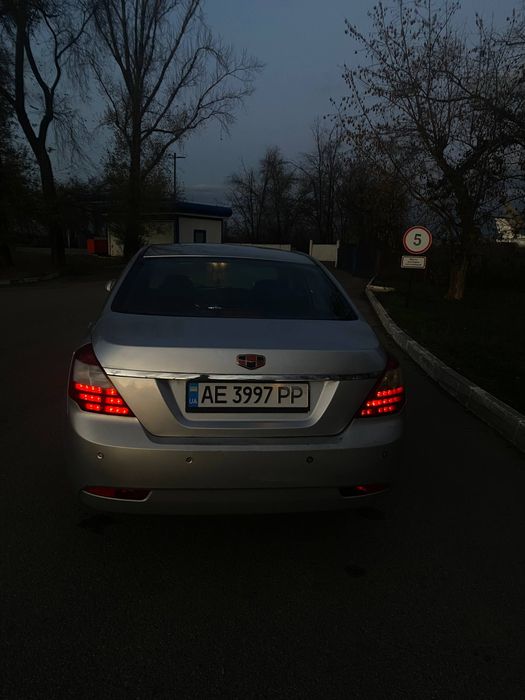 Срочно Продам Джили емгранд ес7 в хорошем состоянии