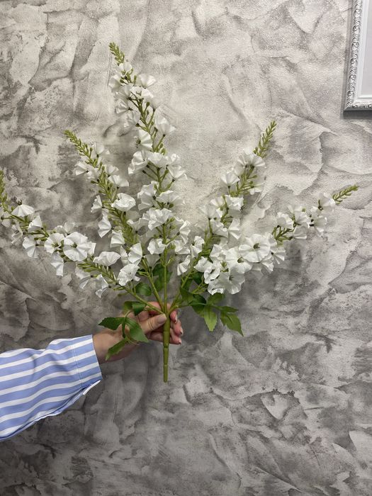 Штучні квіти та зелень