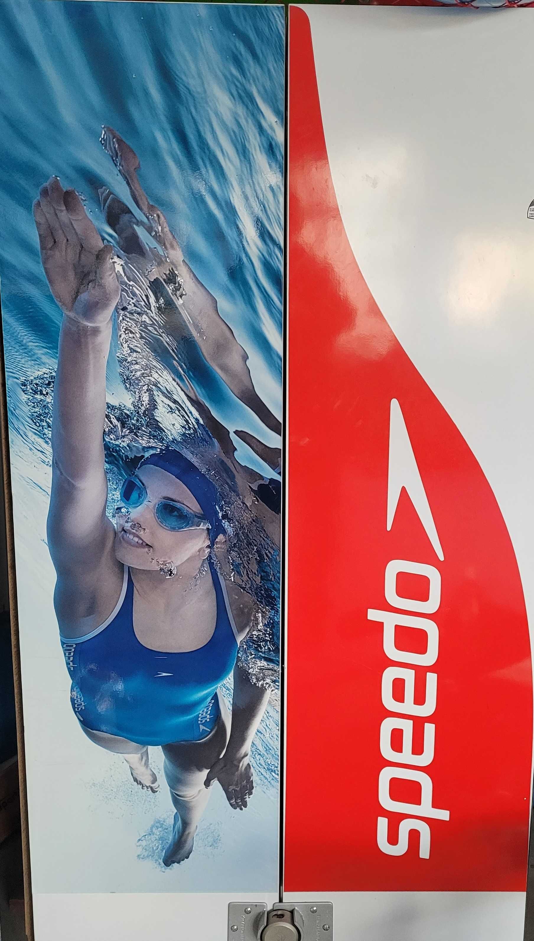 Szafa do handlu marka SPEEDO zamykana