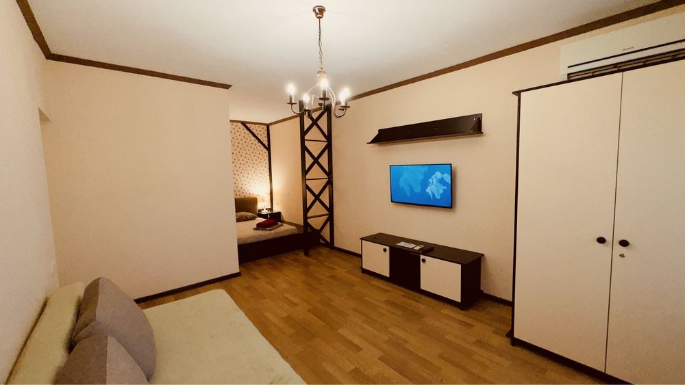 Подобово або погодинно квартира в самому центрі-Пассаж