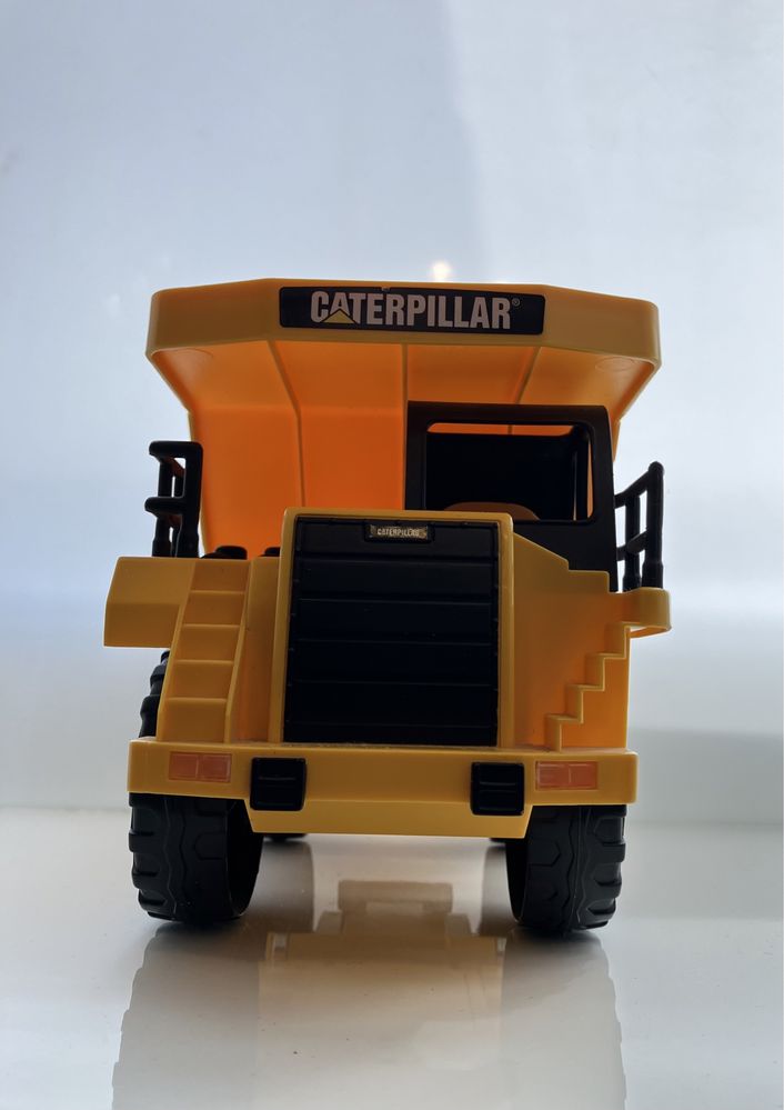 CATERPILLAR (электрогрузовик)