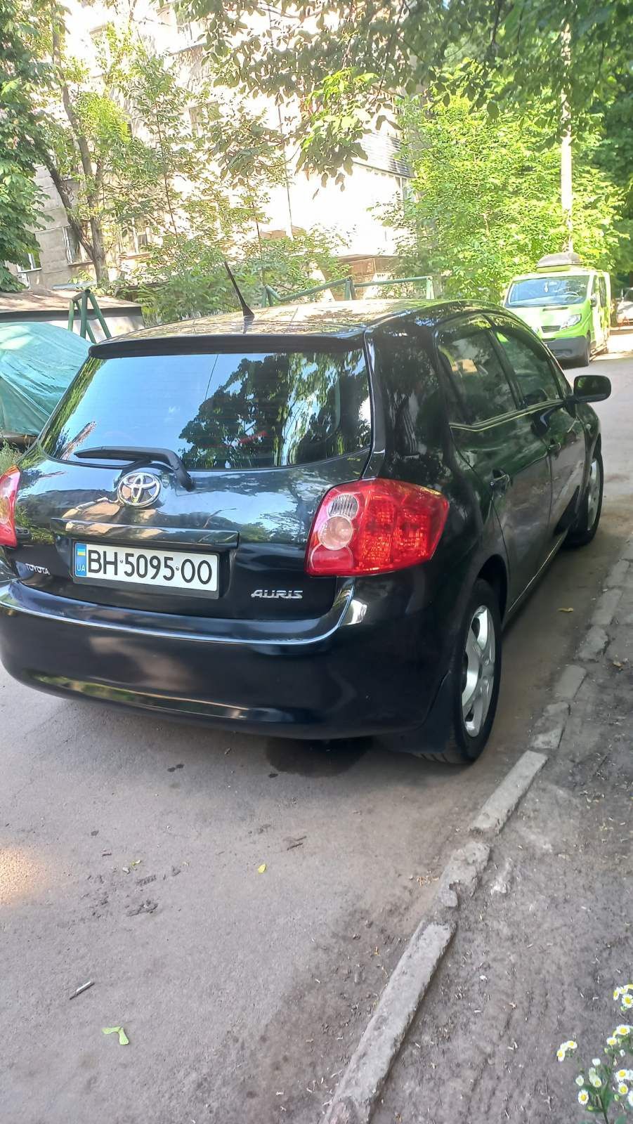 Продам автомобиль Toyota Auris