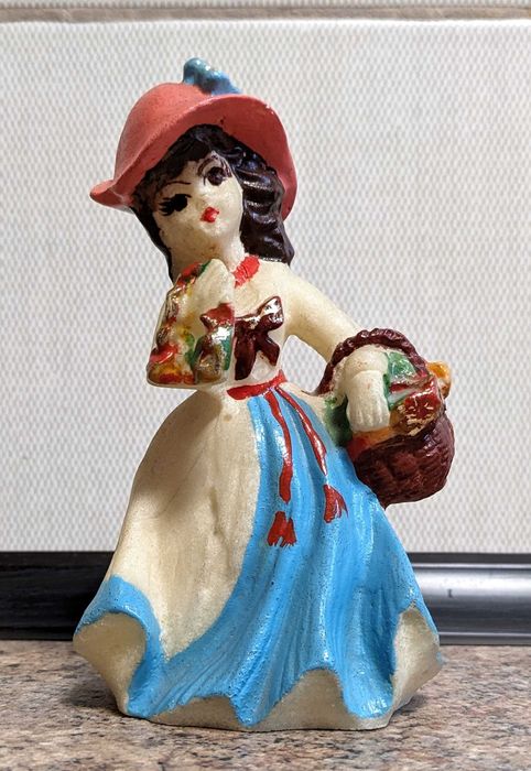 Симпатичная статуэтка "Красная шапочка". СССР. Твердый пластик