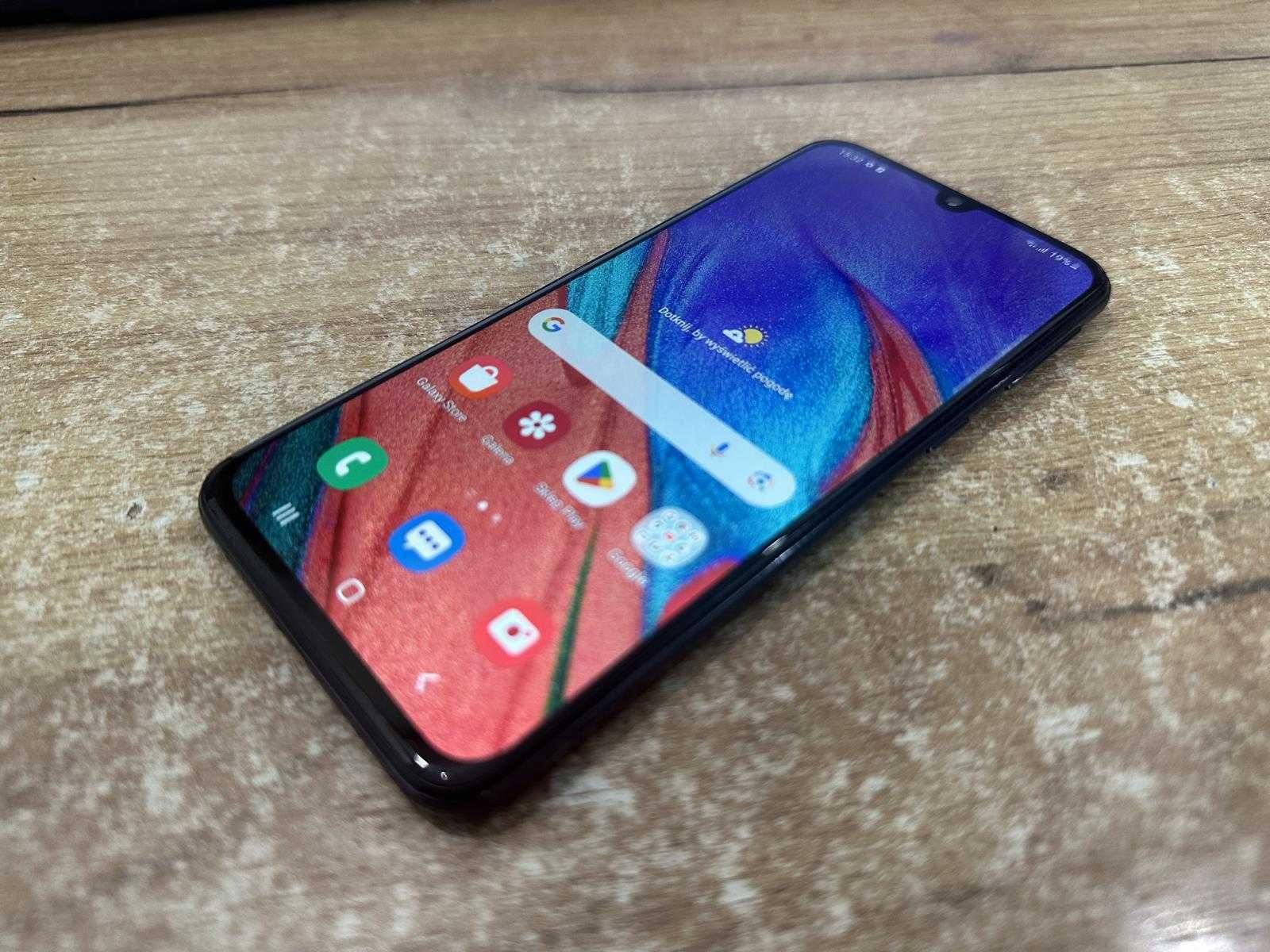 Telefon SAMSUNG A40 ładowarka