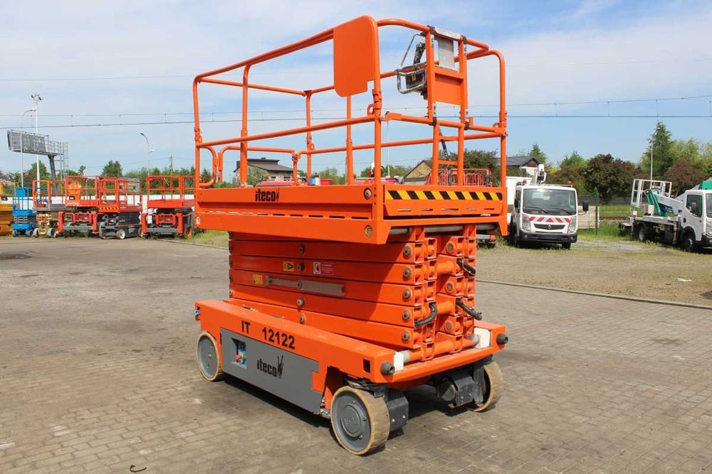 Iteco IT12122 nożycowy podnośnik zwyżka 14 m haulotte genie 4047 jlg