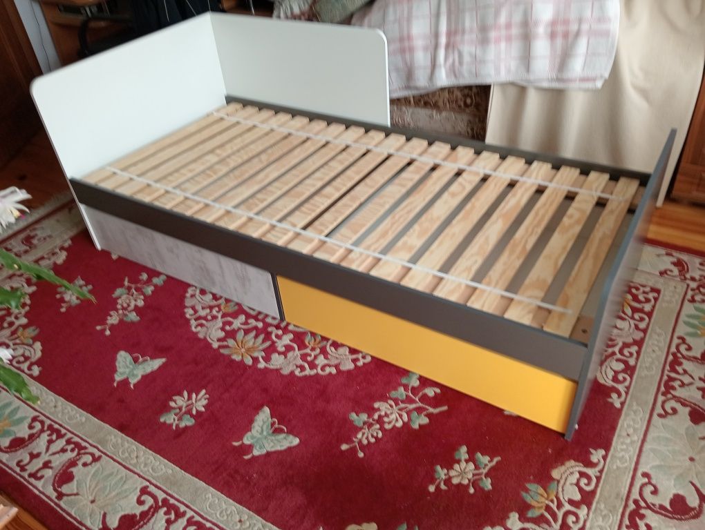 Łóżko 90x200 z 2 pojemnikami na pościel