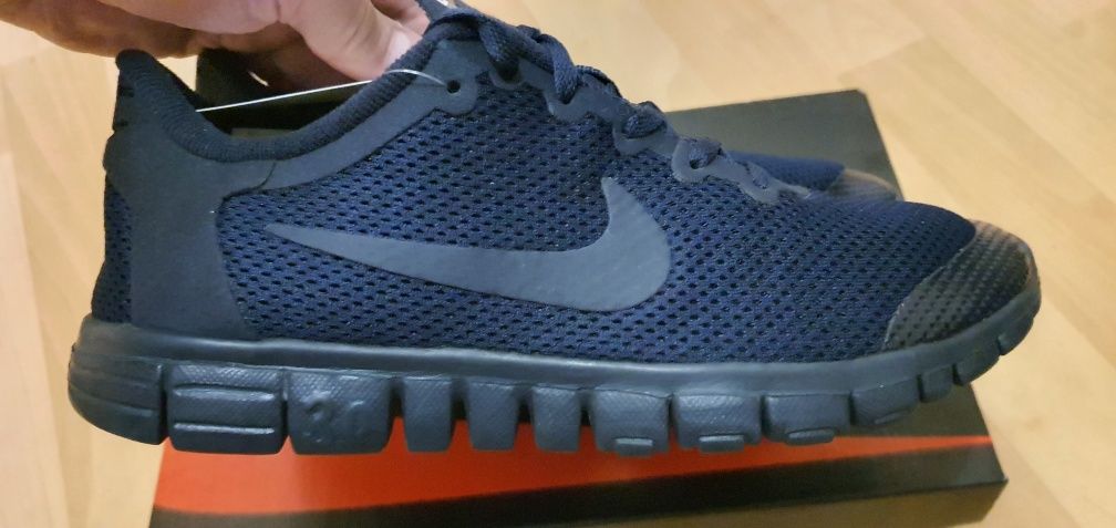 Распродажа!!Кроссовки фирмы Nike free 3.0  лето