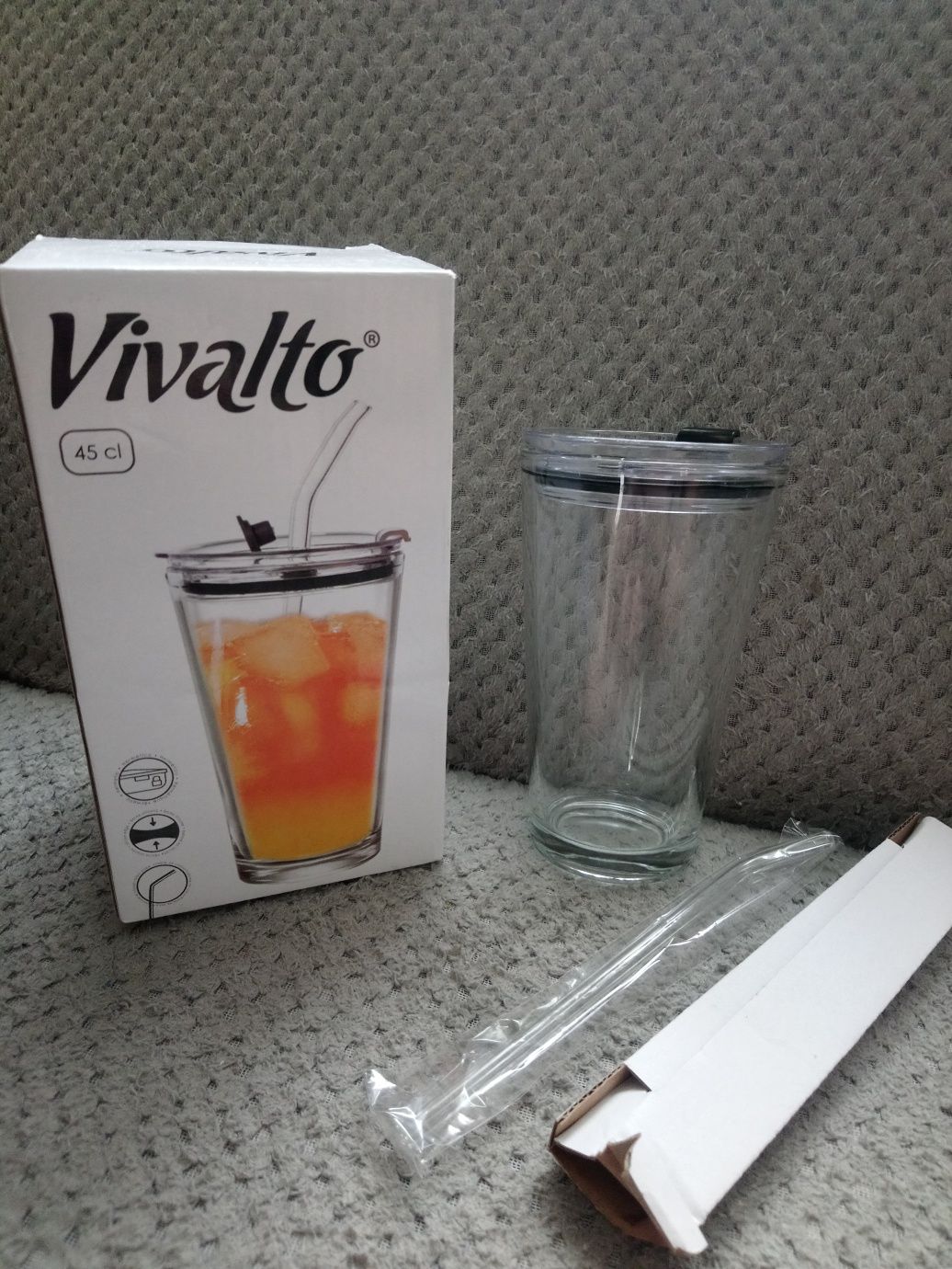 Szklany pojemnik ze słomką Vivalto