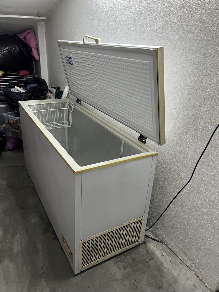 Arca frigorifica/ congeladora horizontal com 530L da marca Beraltina