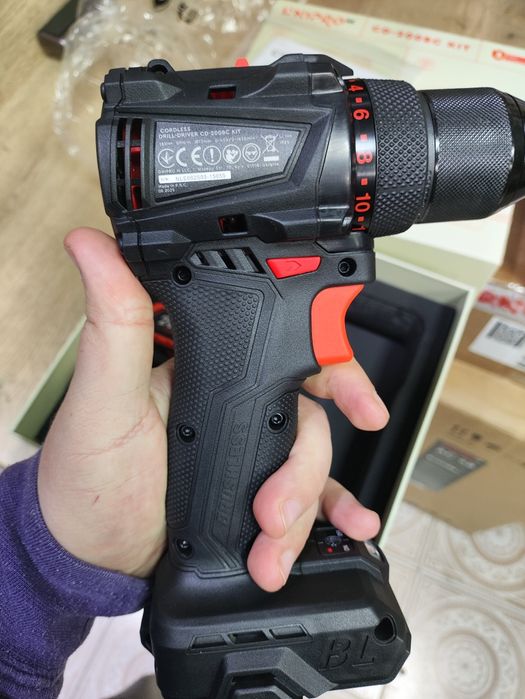 Безщітковий шурік Дніпро-М Dnipro-M CD-200BC Ultra BP-220, 2Ah + заряд