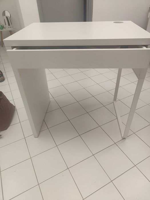 Secretária IKEA com gaveta