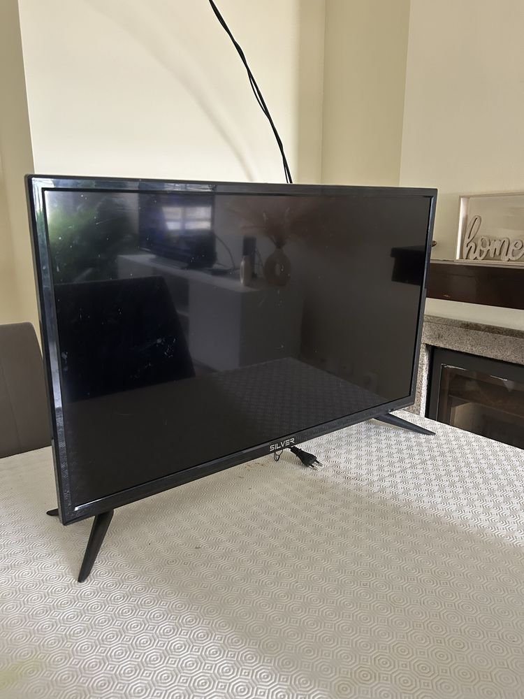 TV Silver 32" HD LED