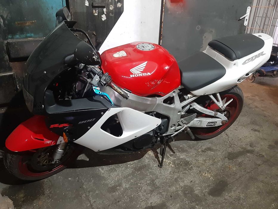 Silnik SC33 Honda CBR900 RR lampa półka lagi felga błotnik części