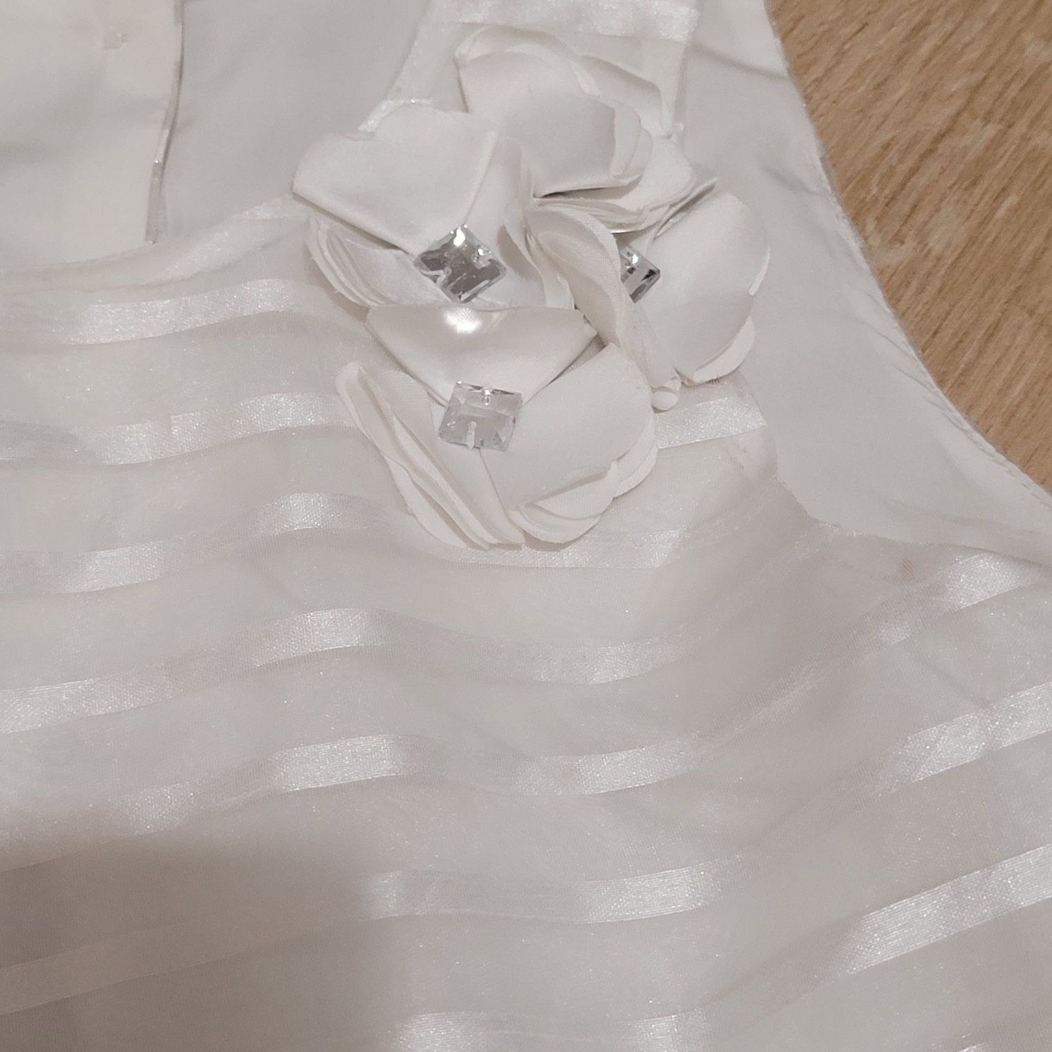 Biała sukienka 5lat
