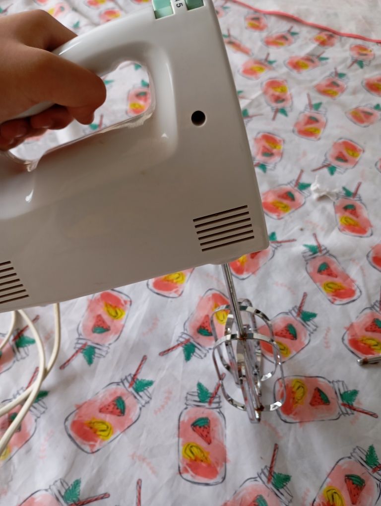 Batedeira com poucas marcas de uso