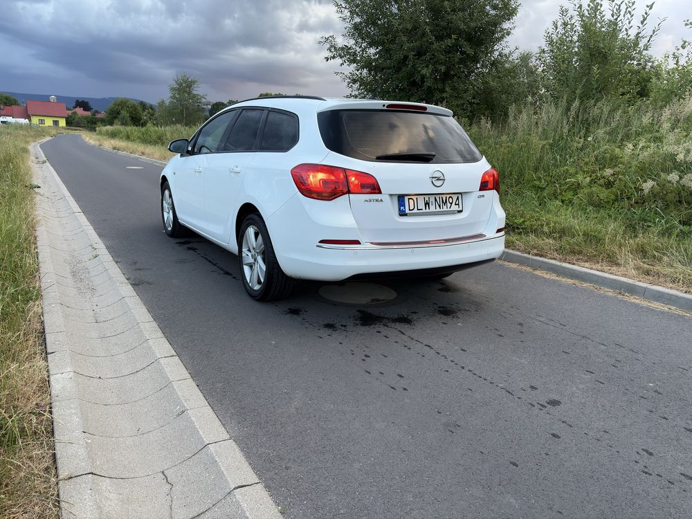 Opel Astra J 2015 rok 1,6 diesel