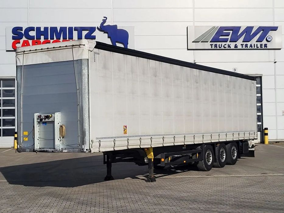 Schmitz Cargobull -  Mulda 7200 mm; Słupki narożne z tyłu rozsuwane obustronnie