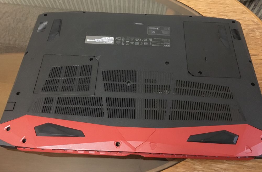 Acer Predator Helios 300 G3-571-77QK По запчастинам.Не робочий.