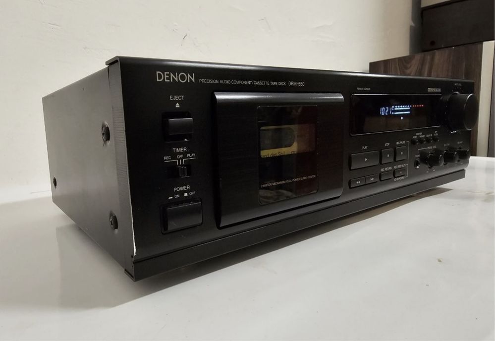 Magnetofon kasetowy Denon DRM-550.