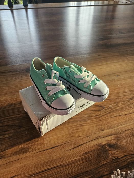 Nowe tenisówki r. 25