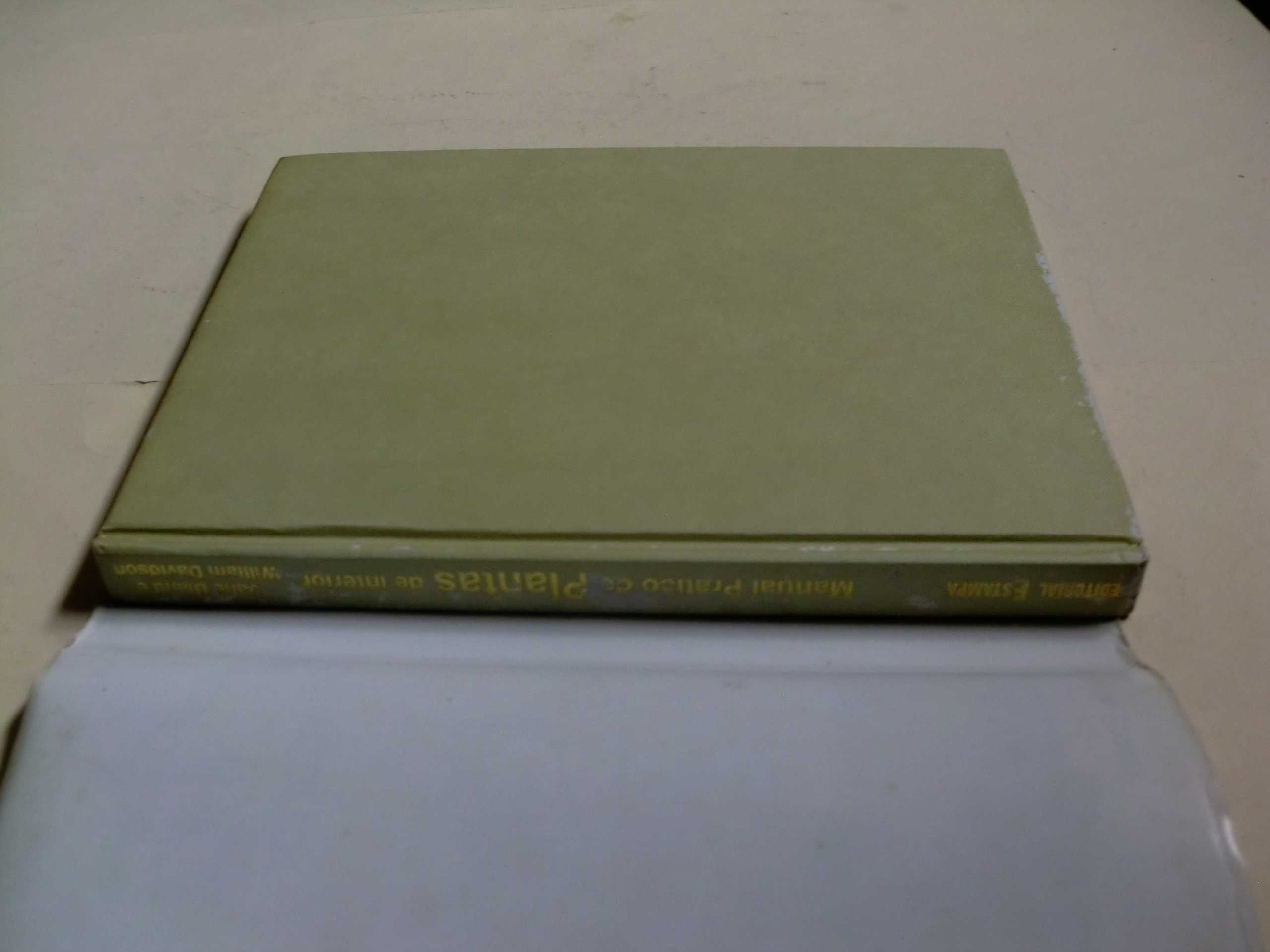Manual Prático de Plantas de Interior
de Jane Bland e William Davidson