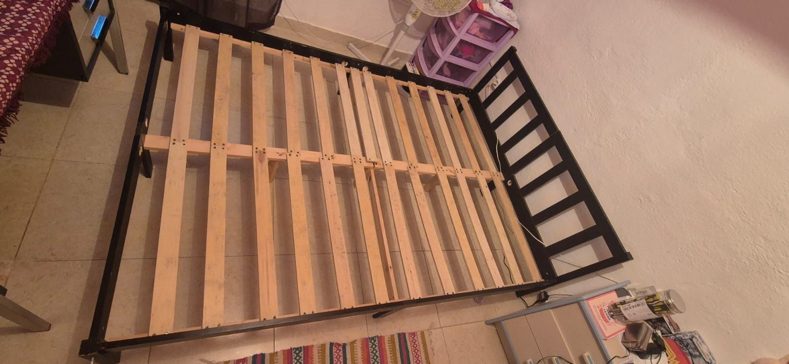Cama de casal+cama de solteiro + máquina de lavar roupa