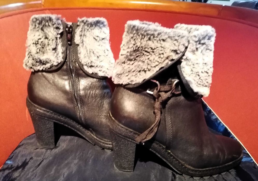 Botins com pêlo para senhora