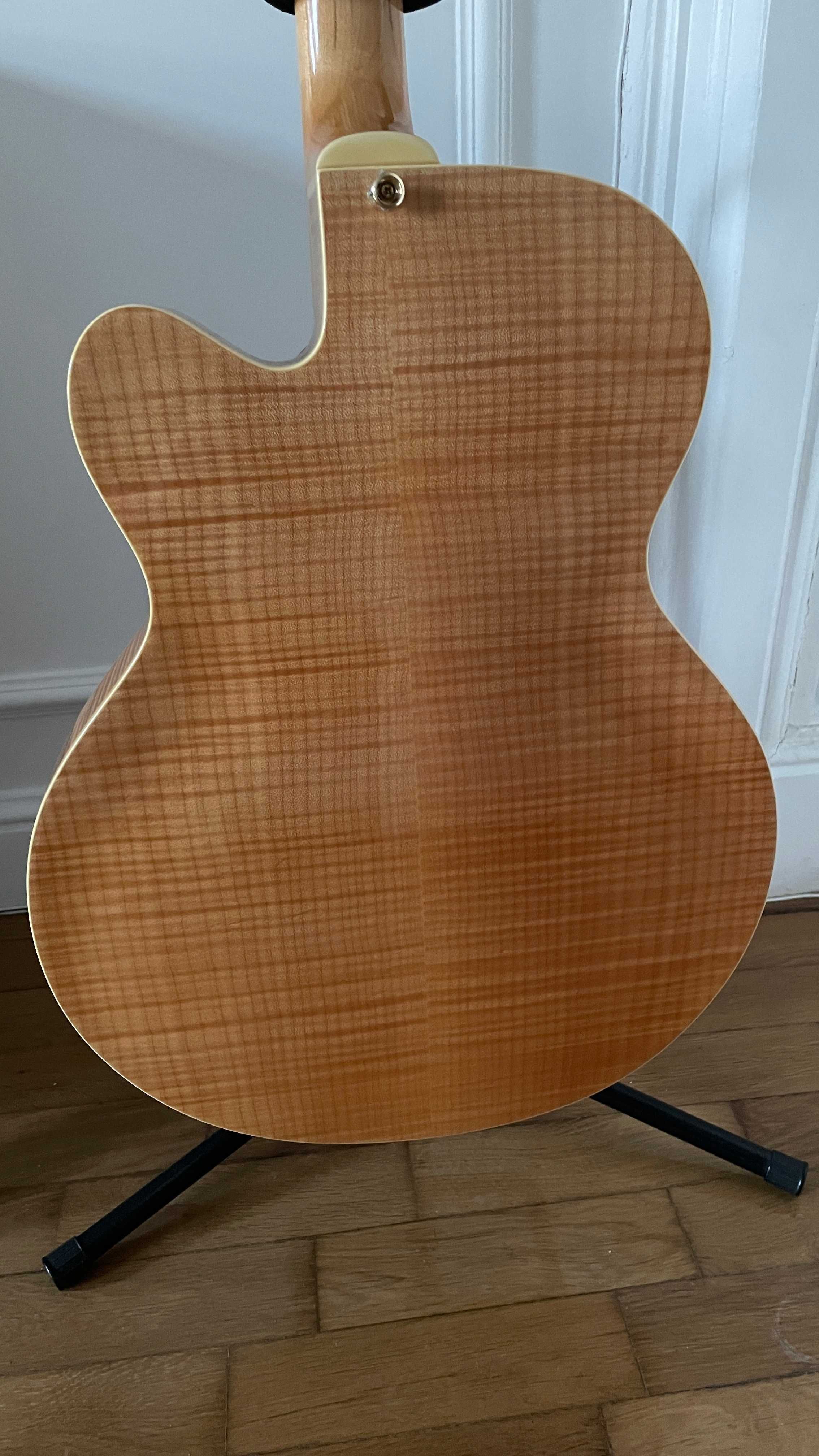 Gitara jazzowa Peerless Leela