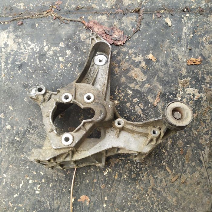 Кронштейн генератора Renault Scenic Рено Сценик. 1.9 DTI