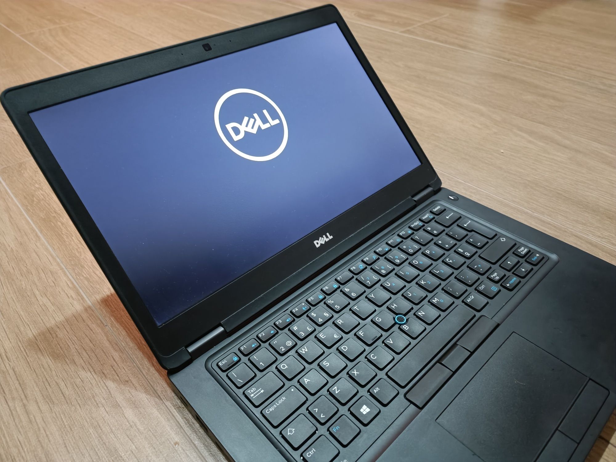 Computador portátil Dell Latitude 5480