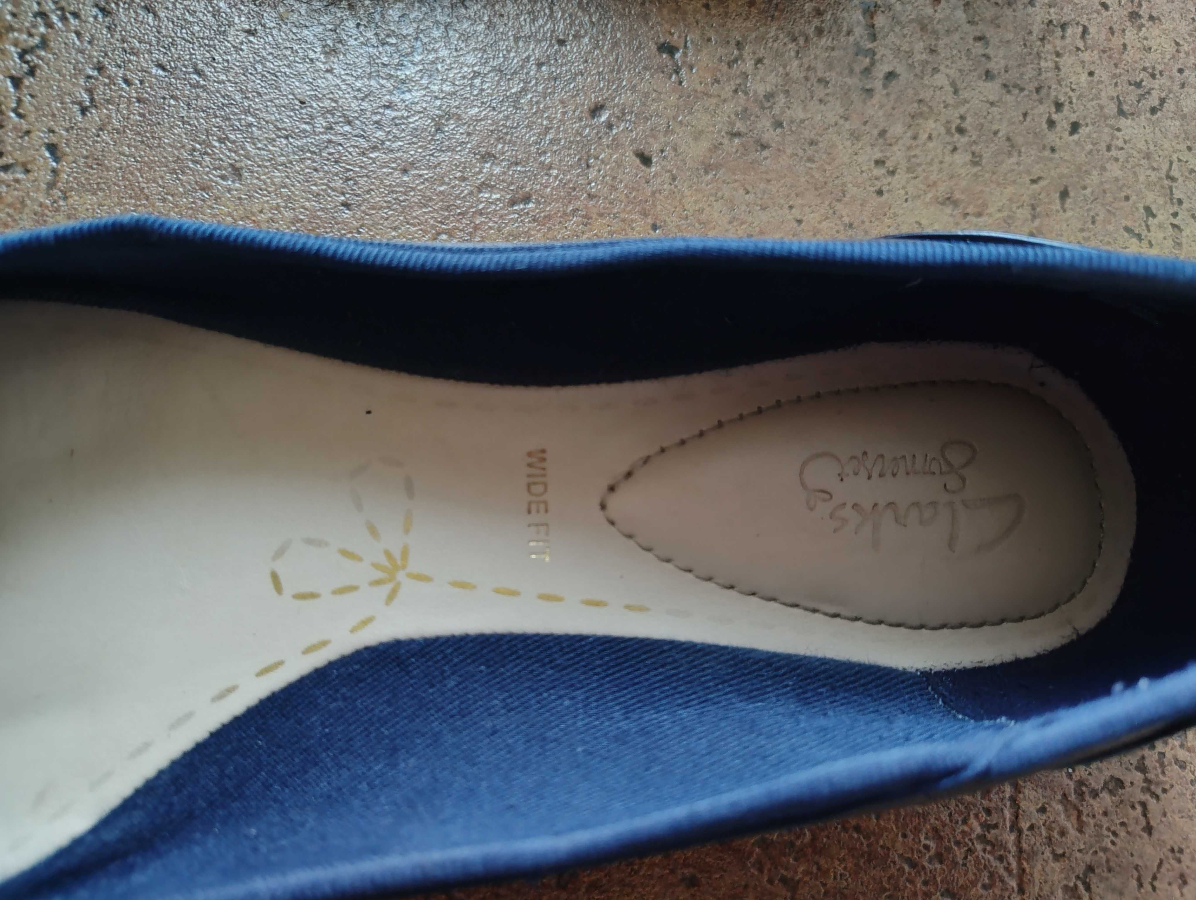 Clarks granatowe lakierowane baleriny r. 39.5